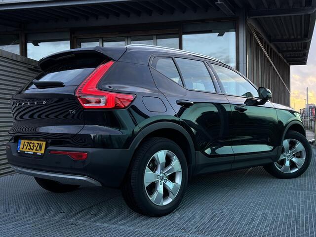 Volvo XC40 2.0 T4 Momentum Pro / Trekhaak / Voorstoelen verwarmd / Camera achter / Harman Kardon / Carplay / Android Auto / Elek. achetrklep /
