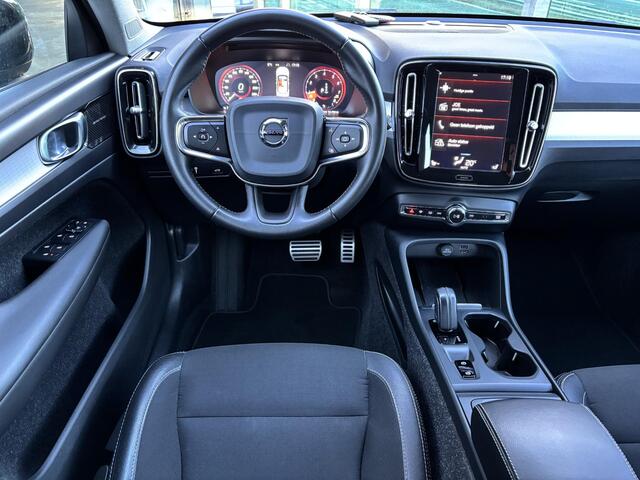 Volvo XC40 2.0 T4 Momentum Pro / Trekhaak / Voorstoelen verwarmd / Camera achter / Harman Kardon / Carplay / Android Auto / Elek. achetrklep /