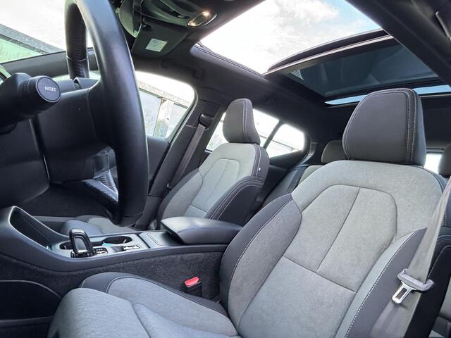 Volvo XC40 1.5 T2 Business Pro / Trekhaak / Pano. dak / ACC / Keyless / Carplay / Android Auto / Stoel+stuur verwarming / Camera achter /