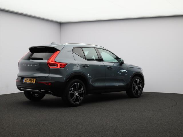 Volvo XC40 T3 163PK Automaat Momentum Pro / 19" / Extra Getint Glas / Camera / Park Assist V+A / Verwarmbare Voorruit / Elektrische Achterklep /