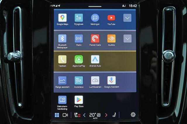 Volvo XC40 Extended Range Plus 82 kWh - IntelliSafe Assist & Surround - Parkeercamera achter - Verwarmde voorstoelen & stuur - Parkeersensoren voor & achter - Draadloze tel. lader - Warmtepomp - Extra getint glas - Elektr. inklapbare trekhaak - 21' LMV