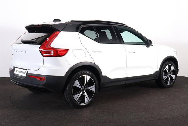 Volvo XC40 T5 Recharge Plus Dark - IntelliSafe Assist - Harman/Kardon audio - Adaptieve LED koplampen - Parkeercamera achter - Parkeersensoren voor & achter - Draadloze tel. lader - Extra getint glas - Elektr. inklapbare trekhaak - 19' LMV