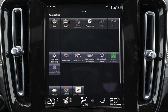 Volvo XC40 T5 Recharge Plus Dark - IntelliSafe Assist - Harman/Kardon audio - Adaptieve LED koplampen - Parkeercamera achter - Parkeersensoren voor & achter - Draadloze tel. lader - Extra getint glas - Elektr. inklapbare trekhaak - 19' LMV