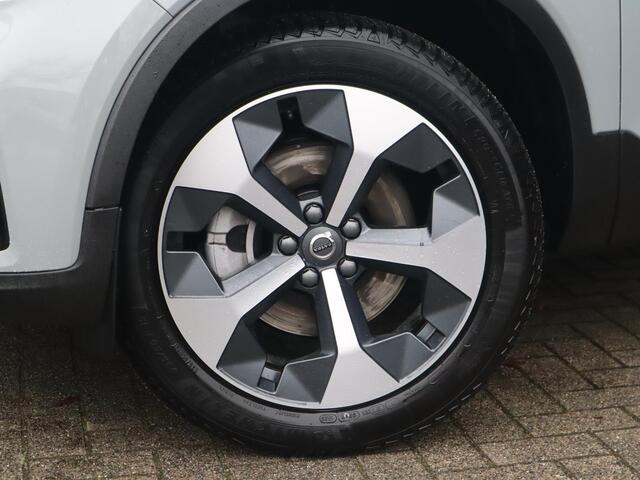 Volvo XC40 2.0 B4 Plus Dark | Schuif/kanteldak | Elektrische stoelen met memory |