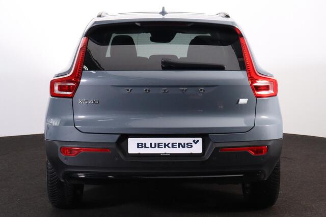 Volvo XC40 T4 Recharge Ultimate Dark - Panorama/schuifdak - IntelliSafe Assist & Surround - Harman/Kardon audio - Parkeercamera achter - Verwarmde voorstoelen & stuur - Parkeersensoren voor & achter - Elektr. bedienb. voorstoelen met geheugen links - Draadloze tel. 