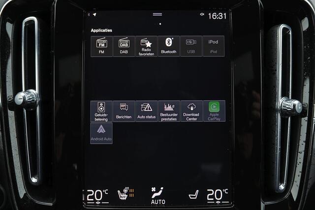 Volvo XC40 T4 Recharge Ultimate Dark - Panorama/schuifdak - IntelliSafe Assist & Surround - Harman/Kardon audio - Parkeercamera achter - Verwarmde voorstoelen & stuur - Parkeersensoren voor & achter - Elektr. bedienb. voorstoelen met geheugen links - Draadloze tel. 