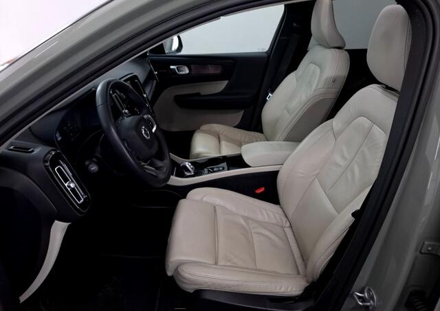 Volvo XC40 1.5 T5 Plug-in Hybrid 193kW/262pk DCT7 Ultimate Dark FACELIFT! PANORAMADAK + HARMAN/KARDON + ADAPT.CRUISE + PILOT ASSIST + NAVI SENSUS + BLIS + LANE ASSIST + EL.STOELEN + STOEL-&STUURVERWARMING + 360 CAMERA + KEYLESS + PARKSENSOREN V&A + 19" LM-VELGEN!!