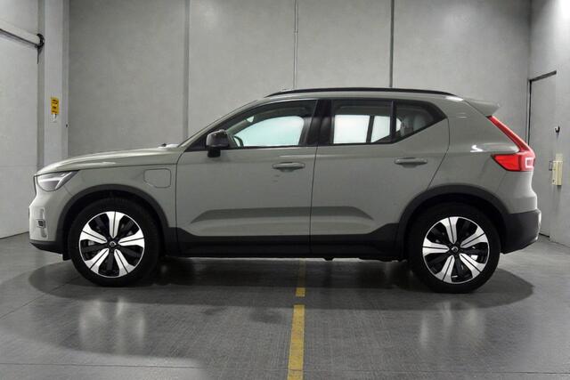 Volvo XC40 1.5 T5 Plug-in Hybrid 193kW/262pk DCT7 Ultimate Dark FACELIFT! PANORAMADAK + HARMAN/KARDON + ADAPT.CRUISE + PILOT ASSIST + NAVI SENSUS + BLIS + LANE ASSIST + EL.STOELEN + STOEL-&STUURVERWARMING + 360 CAMERA + KEYLESS + PARKSENSOREN V&A + 19" LM-VELGEN!!