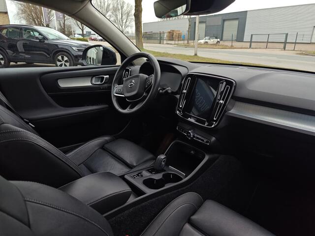 Volvo XC40 T5 Twin Engine Momentum Pro | Rijklaarprijs | Pano dak | Leer |