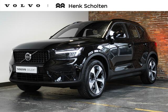 Volvo XC40 B4 Plus Dark | Trekhaak Semi-elektrisch | Adaptieve Cruise Control | Pilot Assist | Verwarmbare voorstoelen | Verwarmbaar stuurwiel | Blind Spot Information System | Verwarmbare voorruit | Parkeercamera | Parkeersensoren voor + achter |
