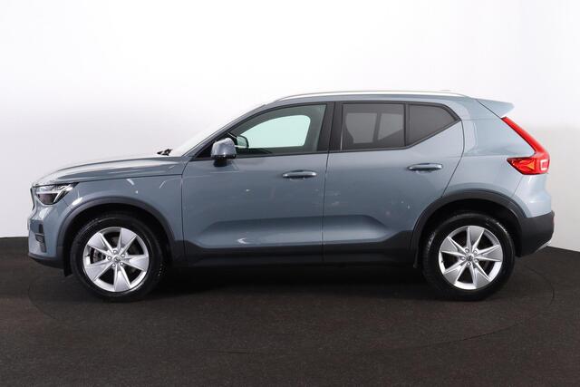 Volvo XC40 B3 Core - IntelliSafe Assist & Surround - Parkeercamera achter - Verwarmde voorstoelen & stuur - Parkeersensoren voor & achter - Draadloze tel. lader - High Performance audio - Extra getint glas - 19' LMV