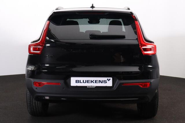 Volvo XC40 B3 Plus Black Edition - IntelliSafe Assist & Surround - 360º Camera - Harman/Kardon audio - Verwarmde voorstoelen & stuur - Parkeersensoren voor & achter - Elektr. bedienb. voorstoelen met geheugen links - Draadloze tel. lader - Extra getint glas - 20' LM