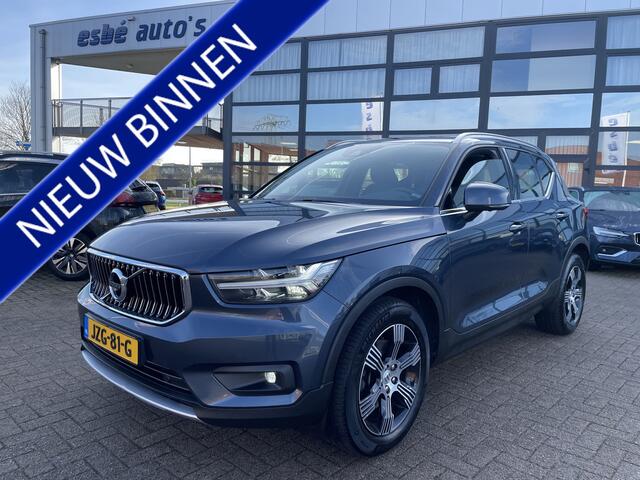 Volvo XC40 2.0 T4 190 pk Inscription Trekhaak Panoramadak Leder 360 Camera ACC Pilot Assist Harman Kardon Audio BLIS DAB Apple Carplay Android Auto Stoelverwarming Scandinavian Line Hoge Zit 8-traps Automaat Super compleet en 1800 kg trekgewicht !