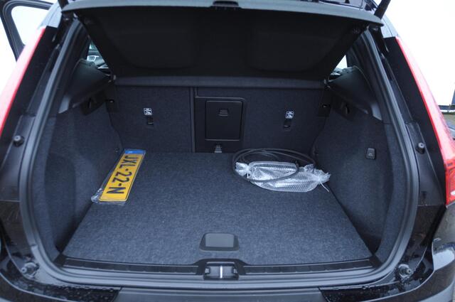 Volvo XC40 T4 211PK Automaat Plug-in hybrid Core Bright / Apple carplay / Parkeersensoren met camera / Stoelverwarming / Elektrische achterklep / Keyless entry / Parkeersensoren met camera