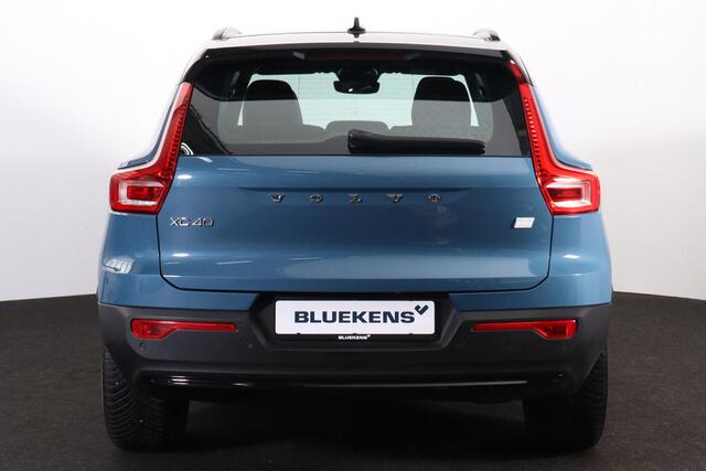 Volvo XC40 Core 69 kWh - Parkeercamera achter - Verwarmde voorstoelen & stuur - Parkeersensoren voor & achter - Draadloze tel. lader - Cruise Control - Warmtepomp - Elektr. inklapbare trekhaak - 19' LMV