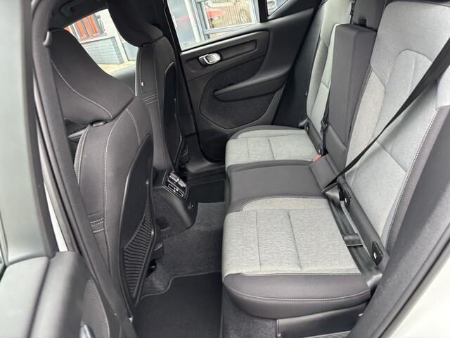 Volvo XC40 1.5 T4 Plug-in hybrid Core Bright / Navi / Elektrische Verstelbare Stoelen / Allseason Banden /