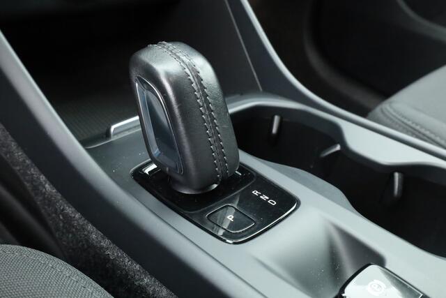 Volvo XC40 1.5 T3 Business | Navi | Elek. Trekhaak | All Seasons | Cruise Ctrl | Elek. Achterklep | CarPlay