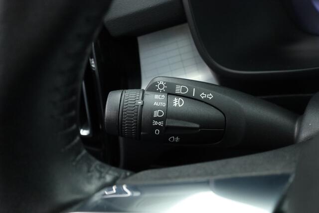 Volvo XC40 1.5 T3 Business | Navi | Elek. Trekhaak | All Seasons | Cruise Ctrl | Elek. Achterklep | CarPlay