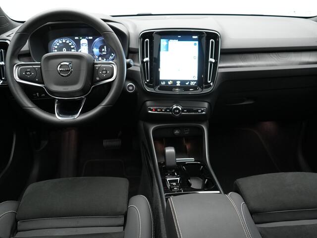 Volvo XC40 T5 Plug-in hybrid Ultimate Dark 262pk Dealer O.H PHEV | Panodak | Trekhaak af Fabriek | Adaptive Cruise | Alcantara Sportstoelen Memory | 360 Camera | Keyless | BLIS | 20"L.M | Pilot Assist | Apple Carplay |