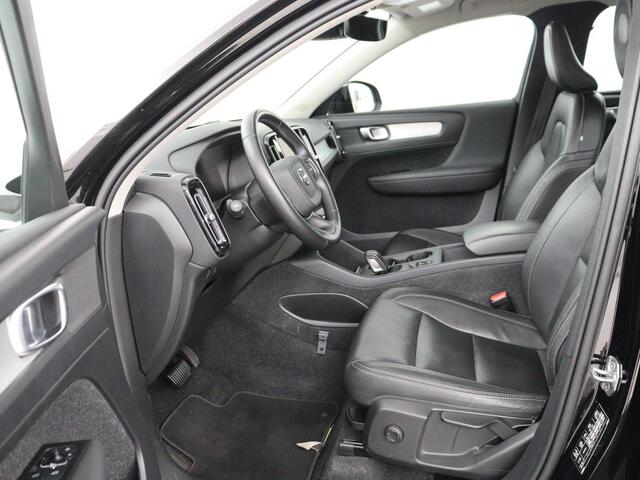 Volvo XC40 1.5 T4 Recharge R Design Expression | Leder | Trekhaak | Stoel & Stuurverwarming | Adaptive cruise | Carplay | Camera | Navigatie | Keyless | PHEV | Plug In