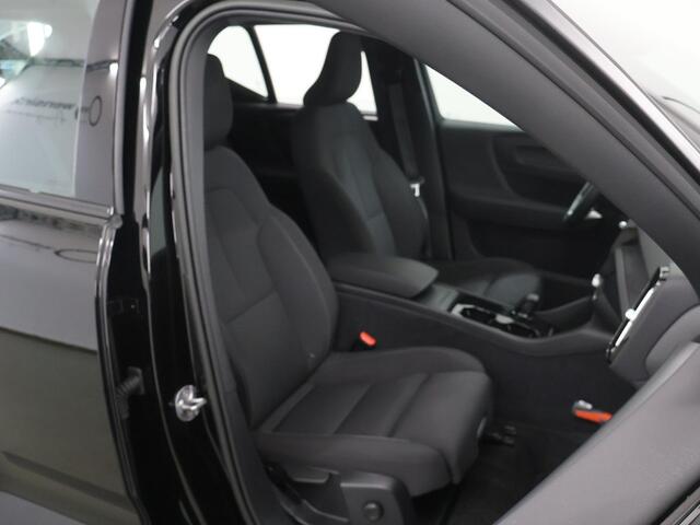 Volvo XC40 Recharge Core | Trekhaak | Navigatie | Parkeercamera | Stoelverwarming | Cruise Control Adaptief |