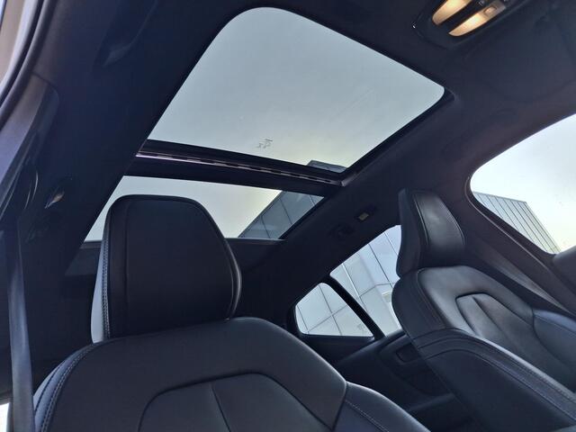 Volvo XC40 Recharge P8 AWD R-Design | Panoramdak | Harman/Kardon | Trekhaak | 360 camera |