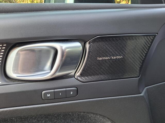 Volvo XC40 Recharge P8 AWD R-Design | Panoramdak | Harman/Kardon | Trekhaak | 360 camera |