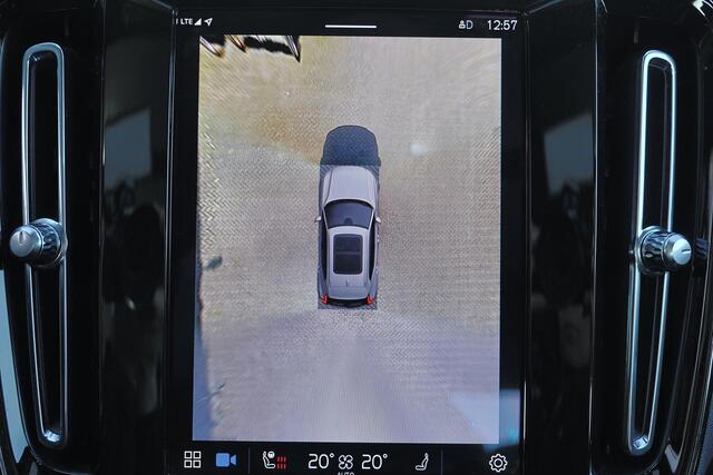 Volvo XC40 Recharge Pro - Panorama/schuifdak - IntelliSafe Assist & Surround - 360º Camera - Harman/Kardon audio - Adaptieve LED koplampen - Verwarmde voorstoelen & stuur - Parkeersensoren voor & achter - Elektr. bedienb. voorstoelen met geheugen links - Draadloze t