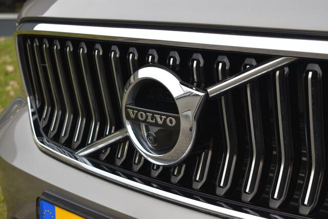 Volvo XC40 T5 262PK Automaat Recharge Bus. Pro | Carplay | ACC | 360 Camera | Panodak | Blis | Harman/Kardon | Keyless