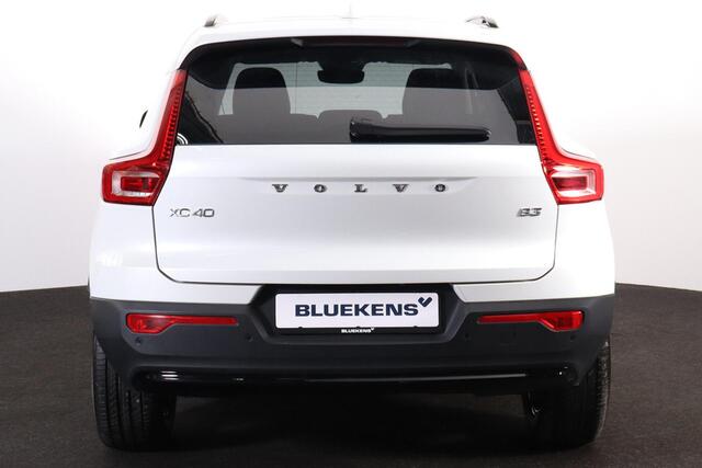 Volvo XC40 B3 Plus Dark - Panorama/schuifdak - IntelliSafe Assist & Surround - 360º Camera - Harman/Kardon audio - Verwarmde voorstoelen & stuur - Parkeersensoren voor & achter - Elektr. bedienb. voorstoelen met geheugen links - Draadloze tel. lader - Extra getint g