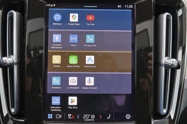 Volvo XC40 B3 Plus Dark - Panorama/schuifdak - IntelliSafe Assist & Surround - 360º Camera - Harman/Kardon audio - Verwarmde voorstoelen & stuur - Parkeersensoren voor & achter - Elektr. bedienb. voorstoelen met geheugen links - Draadloze tel. lader - Extra getint g