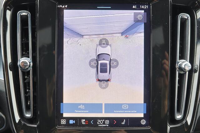 Volvo XC40 B3 Plus Black Edition - IntelliSafe Assist & Surround - 360º Camera - Harman/Kardon audio - Verwarmde voorstoelen & stuur - Parkeersensoren voor & achter - Elektr. bedienb. voorstoelen met geheugen links - Draadloze tel. lader - Extra getint glas - 20' LM