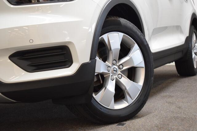 Volvo XC40 2.0 T4 190pk AUT8 Momentum Trekhaak 1800kg/ Leer/ Stoelverw./ Camera/ Adapt. Cruise