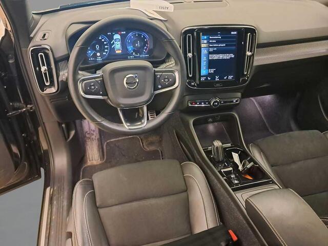 Volvo XC40 1.5 T3 R-Design | Trekhaak | Stoel- en stuurverwarming | Achteruitrijcamera | Parkeersensoren voor + achter | 19 inch velgen | Voorruitverwarming | Getint glas | Keyless | Navigatie | Apple Carplay / Android Auto | Nubuck bekleding |