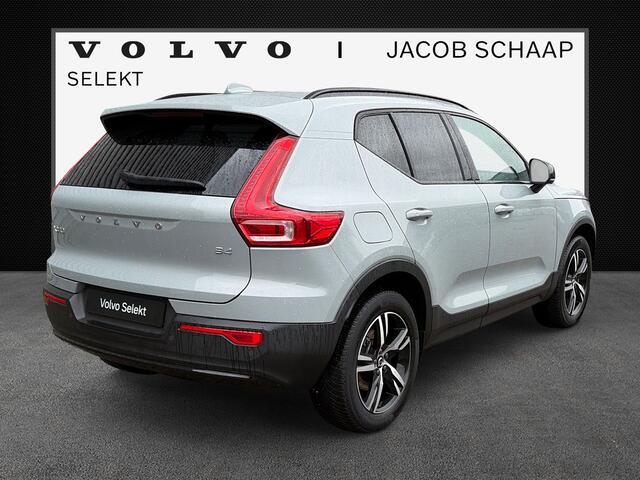 Volvo XC40 2.0 B4 Plus Dark / Panoramadak / Lederen bekleding / Trekhaak / Parkeerverwarming /