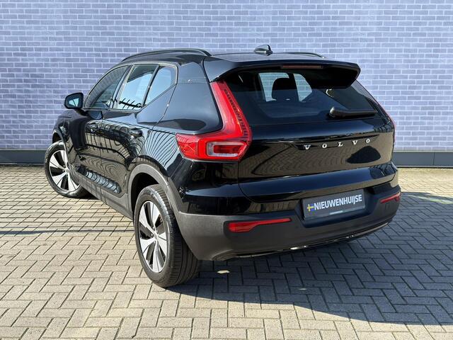 Volvo XC40 1.5 T4 Recharge R-Design Expression | Trekhaak | 360º Camera | Verwarmde Voorstoelen en Achterbank | Stuurverwarming | Navigatie | Keyless Entry | BLIS |