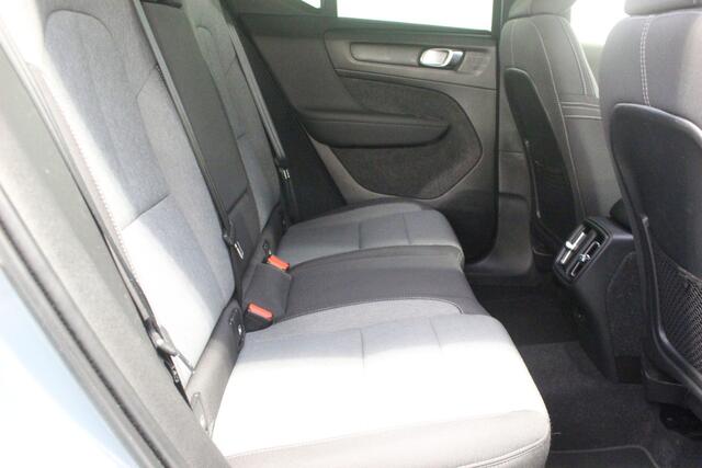 Volvo XC40 2.0 B3 Plus Bright | Rijklaarprijs | Trekhaak | All-Season banden |