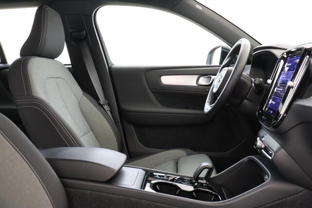 Volvo XC40 B4 (M-HYBRID) PLUS DARK -CAMERA|ADAP.CRUISE|VERW.VOORRUIT|TREKHAAK|HARMAN/KARDON|19"