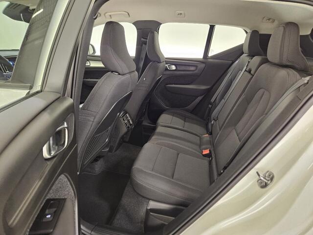 Volvo XC40 1.5 T2 Momentum | Automaat | Apple carplay/android auto | Stoelverwarming | Stuurverwarming | Parkeersensoren V+A | Parkeercamera | 18 "lm velgen |