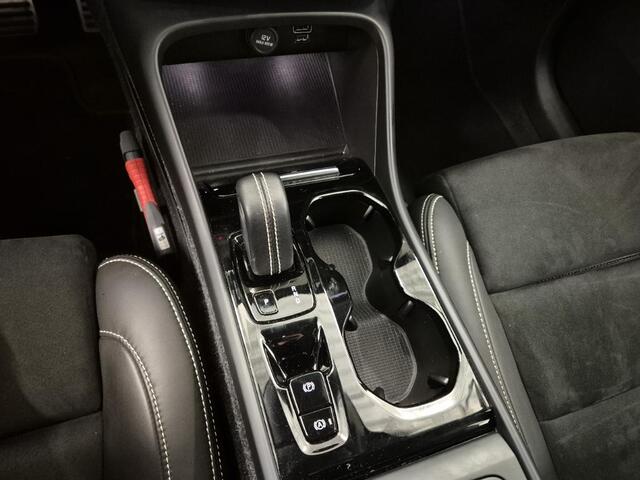 Volvo XC40 1.5 T2 R-Design | Camera | Stoel/stuurverwarming | Keyless entry/start | Adaptieve cruise control | Apple carplay/android auto | Elektrisch bedienbare achterklep | Pilot assist | Volvo on Call |