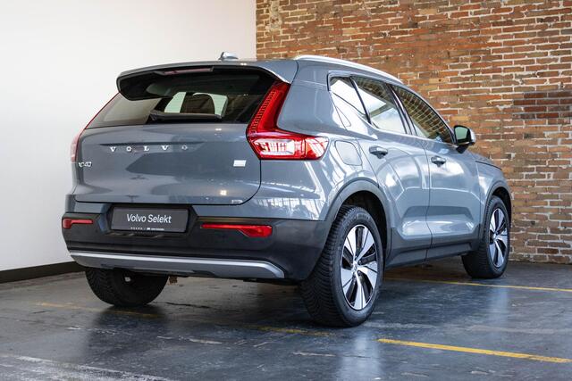 Volvo XC40 T4 Recharge Inscription Expression | Parkeersensoren voor en achter | Parkeercamera | Volvo on Call | Navigatie | 4-Seizoenenbanden | Sensus Connect met High Performance Audio | Climate Control | Cruise Control