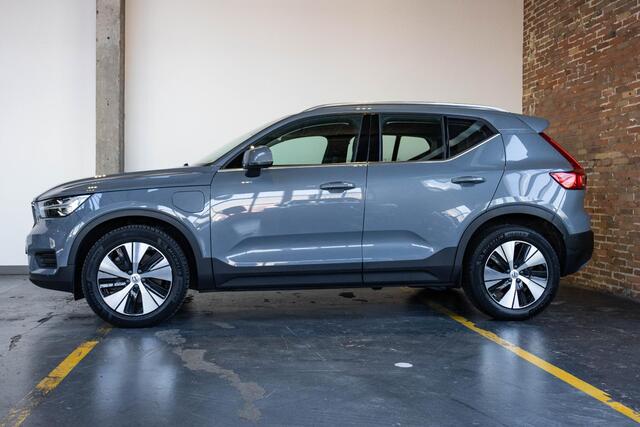 Volvo XC40 T4 Recharge Inscription Expression | Parkeersensoren voor en achter | Parkeercamera | Volvo on Call | Navigatie | 4-Seizoenenbanden | Sensus Connect met High Performance Audio | Climate Control | Cruise Control