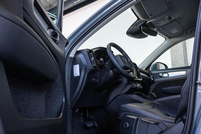 Volvo XC40 T4 Recharge Inscription Expression | Parkeersensoren voor en achter | Parkeercamera | Volvo on Call | Navigatie | 4-Seizoenenbanden | Sensus Connect met High Performance Audio | Climate Control | Cruise Control