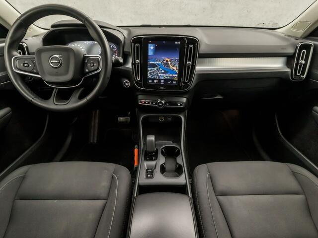 Volvo XC40 1.5 T2 Momentum Sport Automaat (APPLE CARPLAY, GROOT NAVI, STUUR/STOELVERWARMING, CAMERA, SPORTSTOELEN, KEYLESS, ELEK ACHTERKLEP, NIEUWSTAAT)