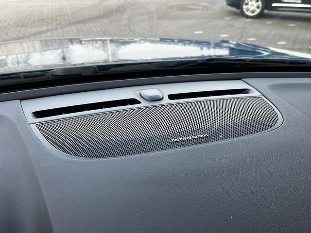 Volvo XC40 1.5 T5 Plug-in hybrid Ultimate Dark | Panoramadak | Adaptieve Cruise Control | DAB+ | Lederen Bekleding | Power Seats |