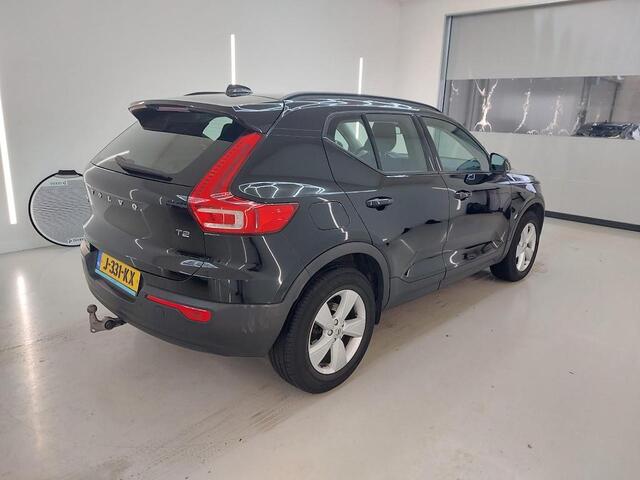 Volvo XC40 T2 Momentum Core | Navigatie | Cruise Control | Trekhaak | LED Koplampen | DAB | Apple CarPlay & Android Auto | Volvo On Call | 1600kg Trekgewicht | 17" LM
