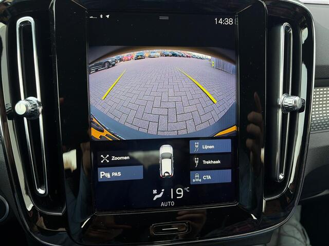 Volvo XC40 1.5 T5 Twin Engine R-Design | Trekhaak | Adaptieve Cruise Control | Power Seats | Parkeer Camera | BLIS | CarPlay | Memory |