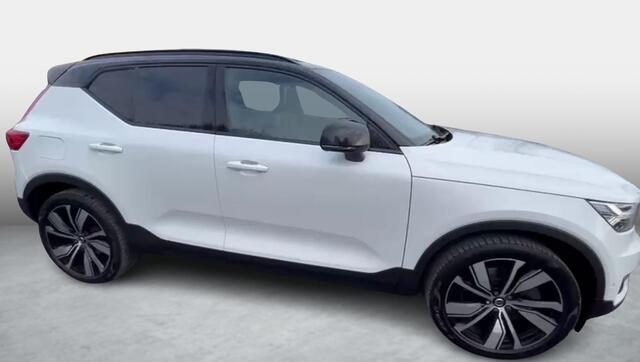 Volvo XC40 Plug-in Hybrid T5 R-Design | Trekhaak | Panoramadak | 20 inch velgen | 360 camera | Stoel- en stuurverwarming | Harman Kardon audio | Verwarmbare voorruit | Adaptive cruise control | Actieve LED koplampen | Elektrische stoelverstelling | Getint glas | Nav