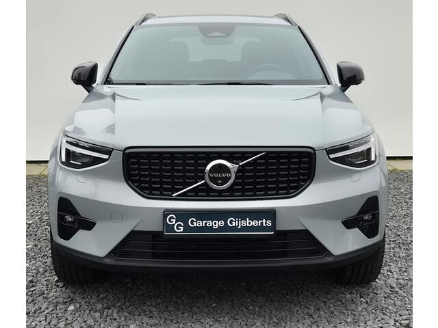 Volvo XC40 2.0 B3 Ultra Dark Panorama Dak - MY 2026 - 20" Wielen - Lighting pack - Lounge-pakket - Harman Kardon Audio - 360 Camera - Climate - Privacy Glass - R980 Interieur - voorruit verwarming - Power seats met memory