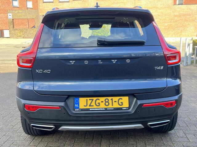 Volvo XC40 2.0 T4 190 pk Inscription Trekhaak Panoramadak Leder 360 Camera ACC Pilot Assist Harman Kardon Audio BLIS DAB Apple Carplay Android Auto Stoelverwarming Scandinavian Line Hoge Zit 8-traps Automaat Super compleet en 1800 kg trekgewicht !